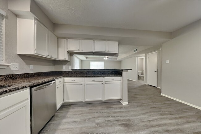 Building Photo - 4810 Ingleside Ct Rental
