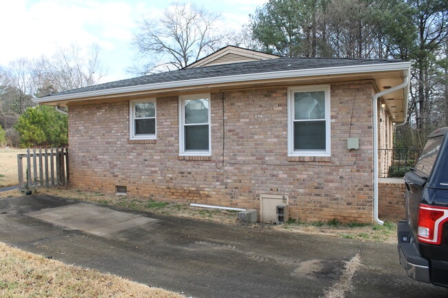 Photo - 756 Sunset Blvd SW Unit Suite B