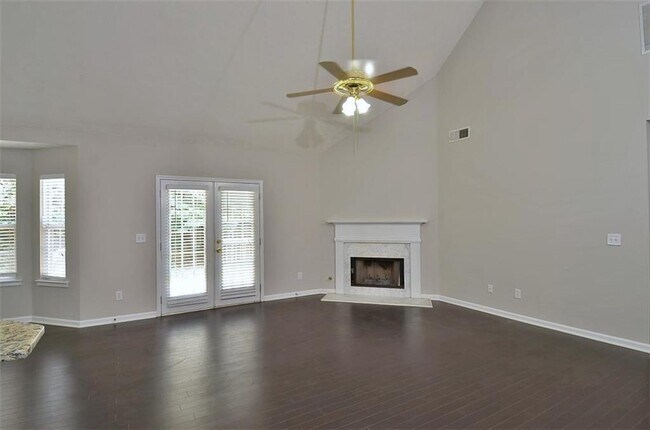 Photo - 2865 Cressington Bend NW