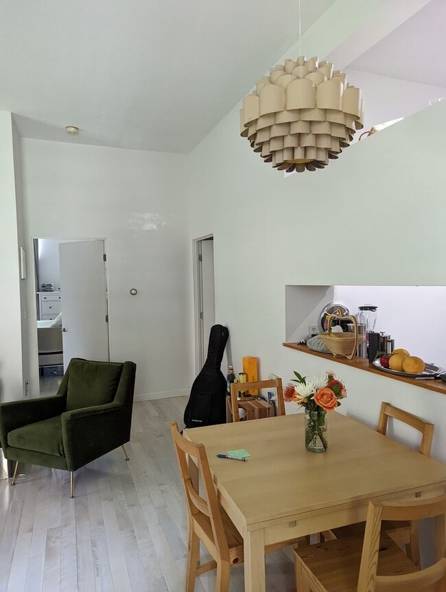Photo - Mid Cambridge 1 bedroom with garage parking for 9/1