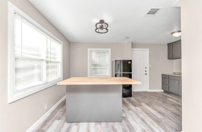 Building Photo - 3404 Blodgett St