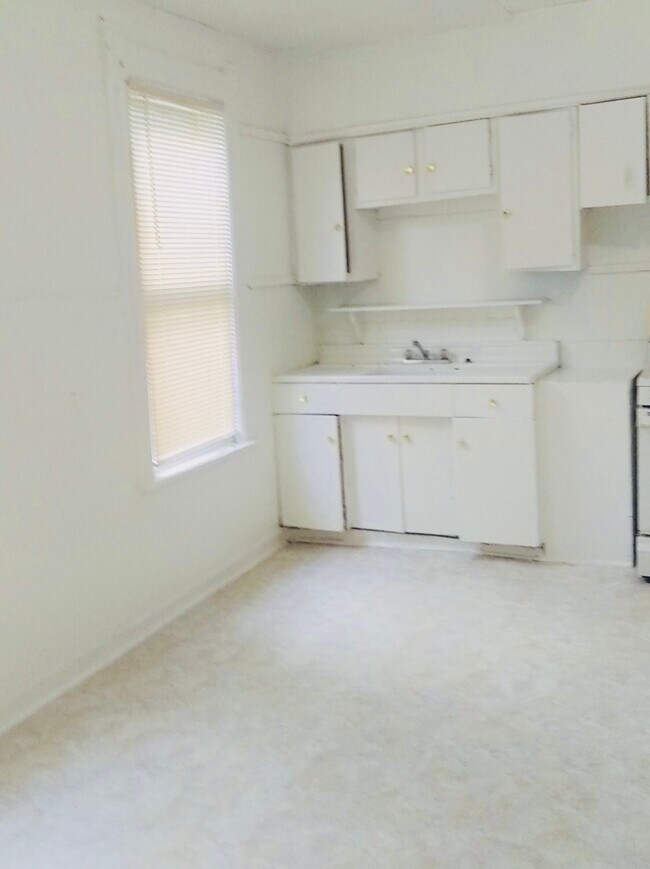 121 Lakeview Ave Unit 3