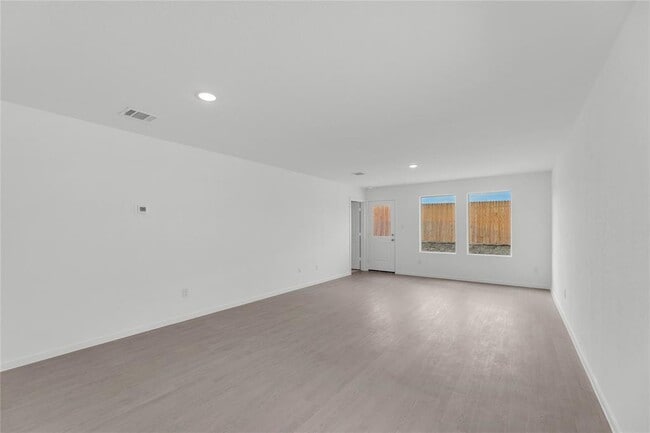 Photo - 263 Ottawa Way