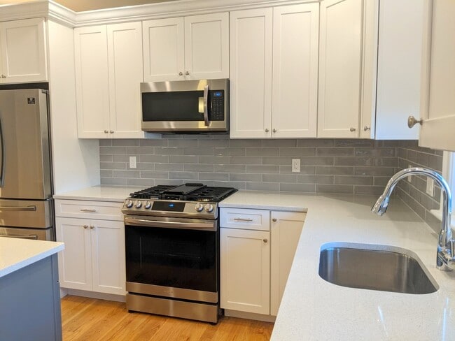 Photo - 16 Bowen Ave Unit 1