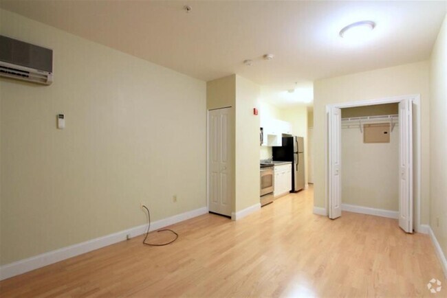 Building Photo - 19 Brookline St Unit 402 Rental