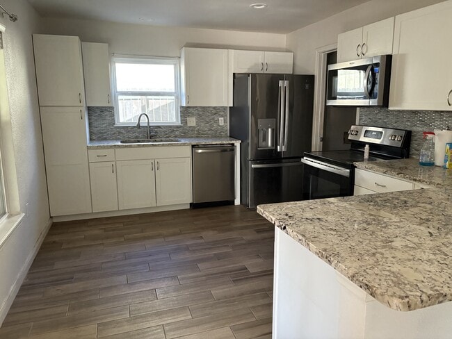 Photo - 121 N Meadow St