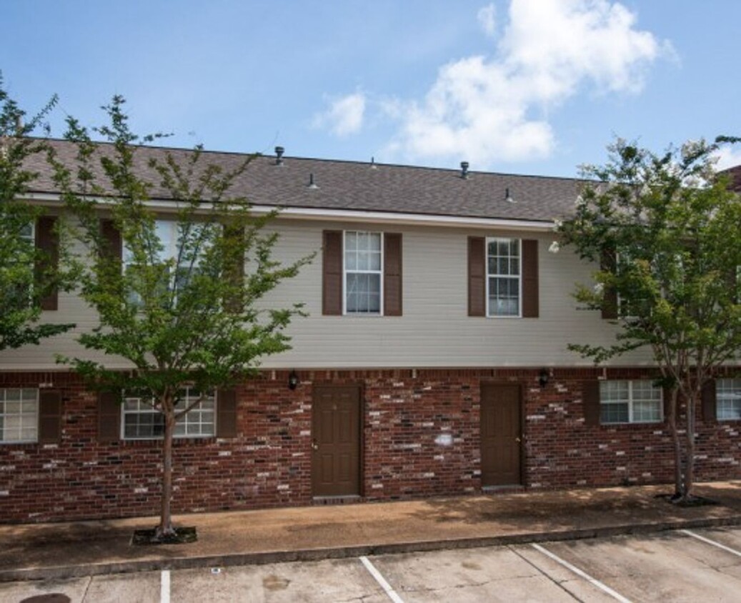 2 Bed 1.5 Bath Townhouse - 2 Bed 1.5 Bath Townhouse