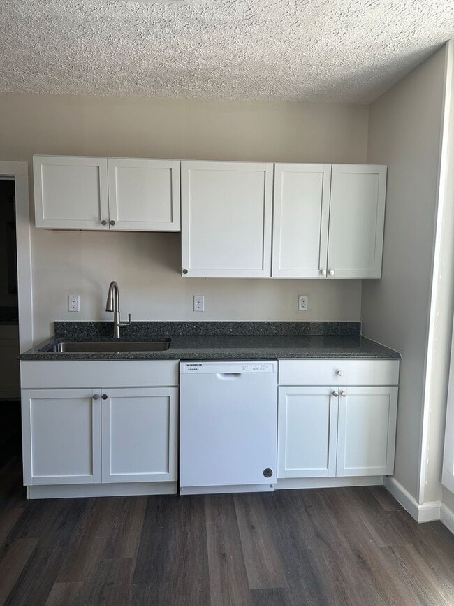 Photo - 1024 Main St Unit 1024.5