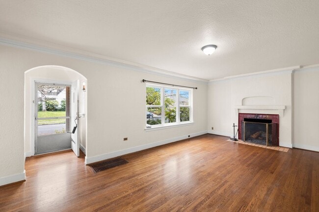 Photo - 2 bedroom 1 bath with full basement in Sellwood!