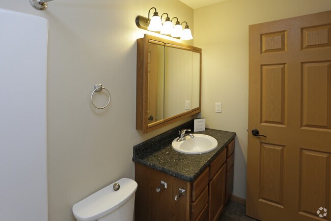 2BR, 1BA - 1,025 SF