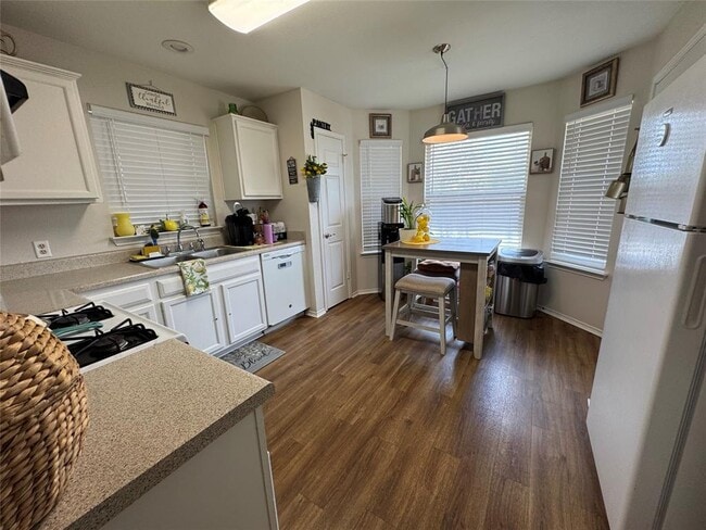 1015 Thackeray Ln
