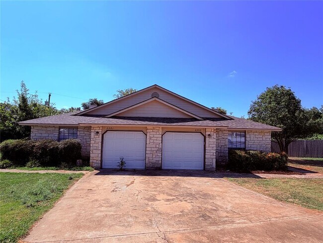 Building Photo - 2301 Whitlow Cove