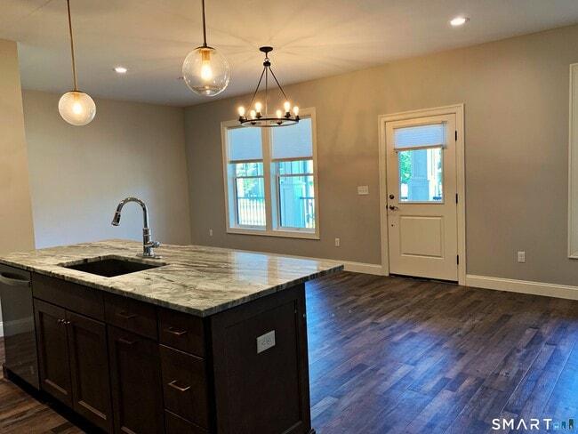 Photo - 502 Edgewater Cir