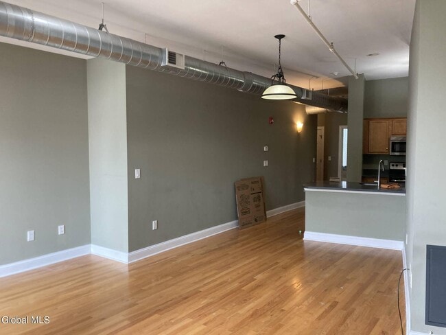 4 Sheridan Ave Unit 5C