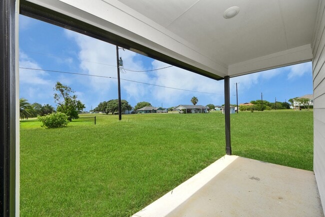 Building Photo - 688 Swallow Dr