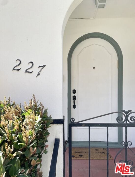 Photo - 227 N Swall Dr