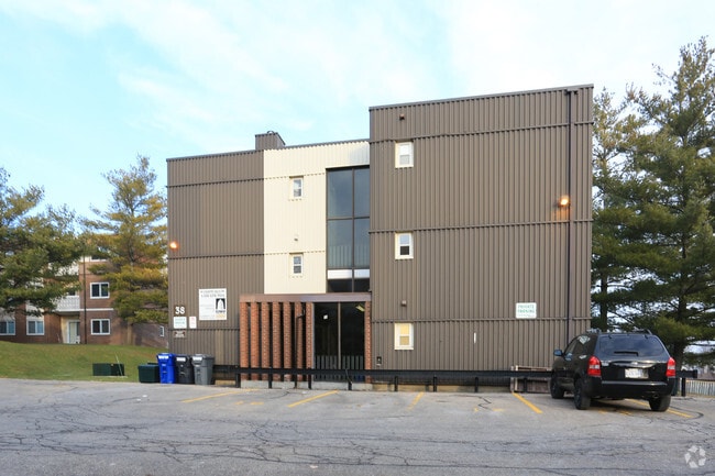 Building Photo - 38 Country Hill Dr