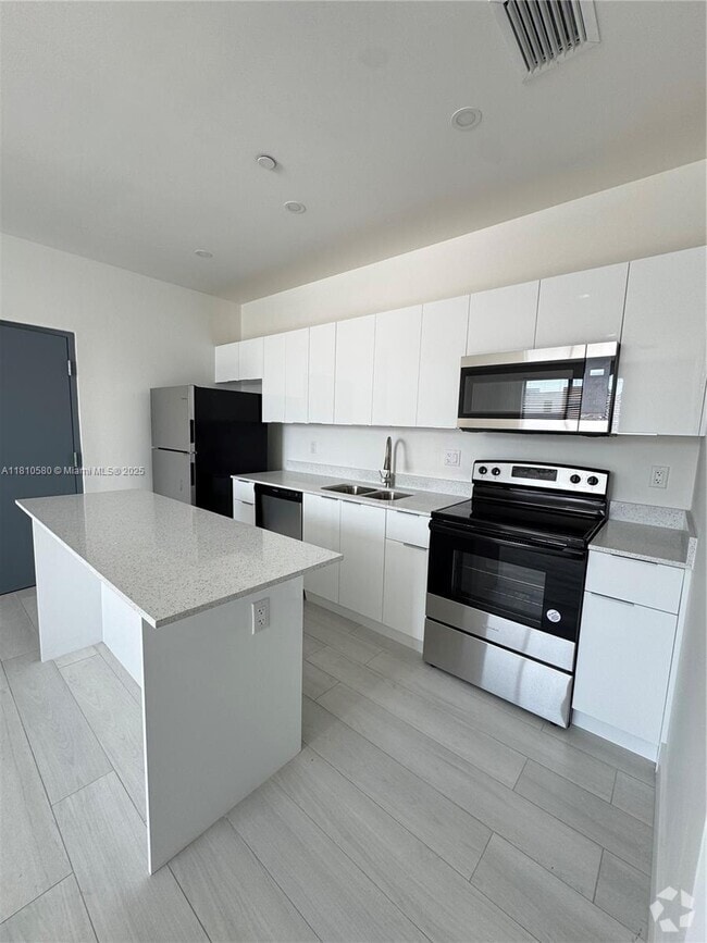 Building Photo - 909 E 24th St Unit 202 Rental