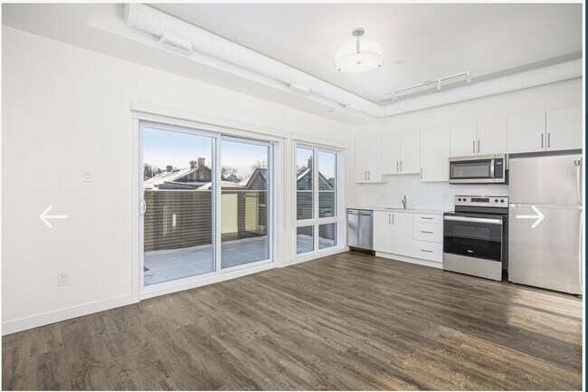 Building Photo - 386 Richmond Rd Unit 201