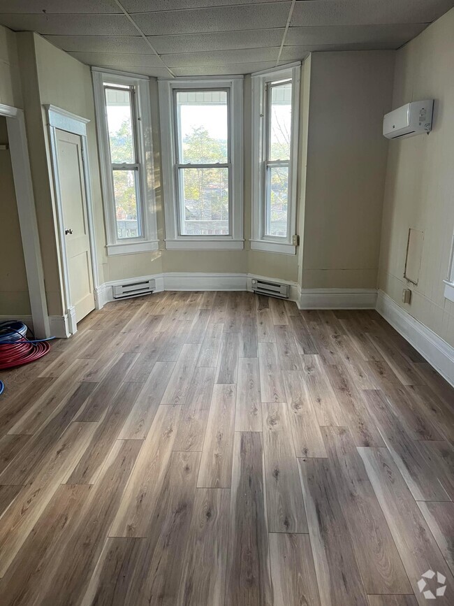 Building Photo - 106 6th St NW Unit 2 Rental