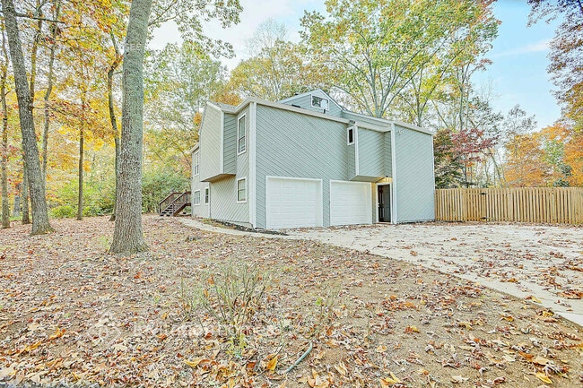 Photo - 2230 Rolland St