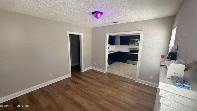 Photo - 1645 W 12th St