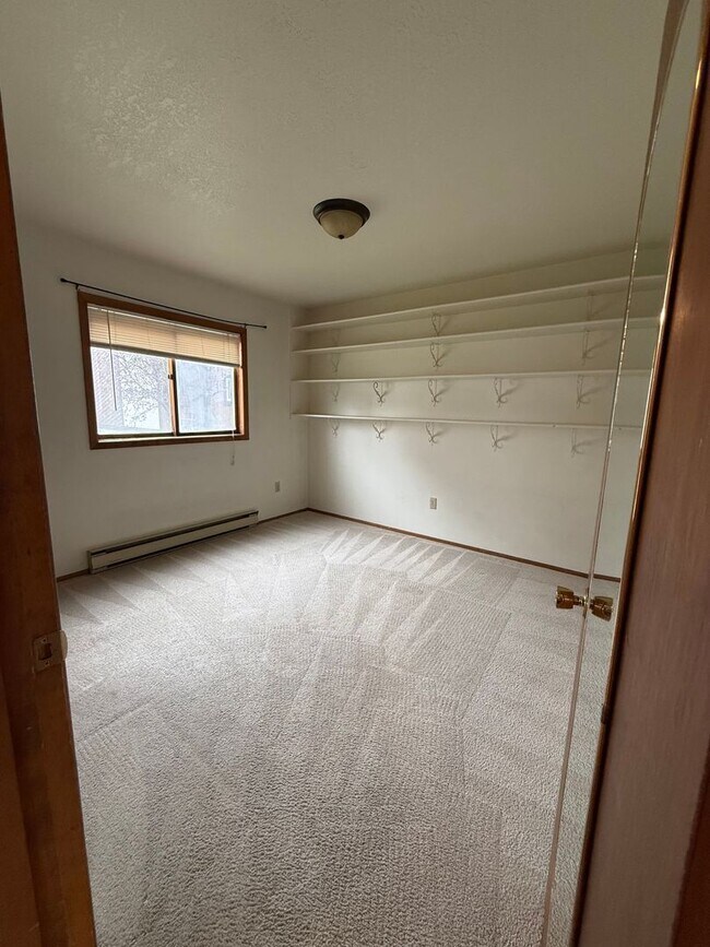 Photo - 1720 W Olive St Unit B