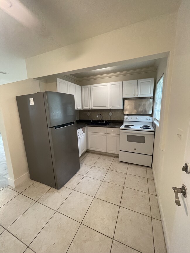Building Photo - 2194 Ponce de Leon Cir