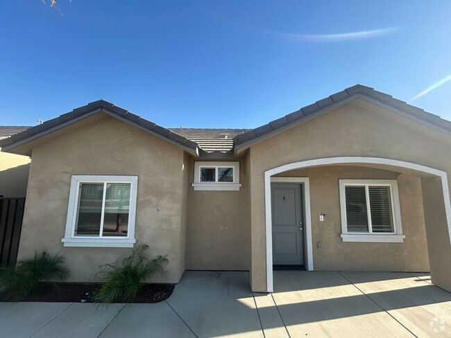 Building Photo - Duplex Northwest Bakersfield Rental