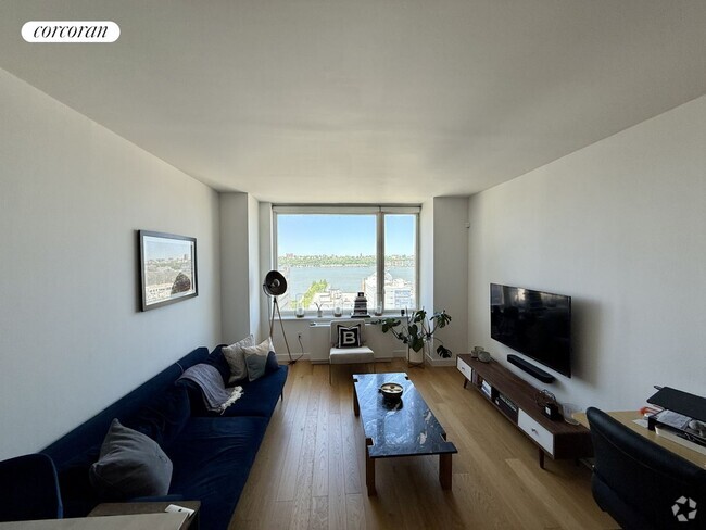 Building Photo - 550 W 45th St Rental