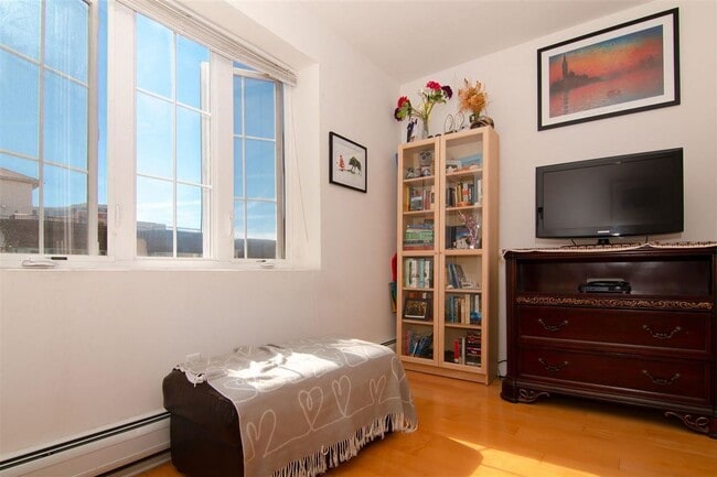 Building Photo - 110 Tidewater St Unit 4B Rental