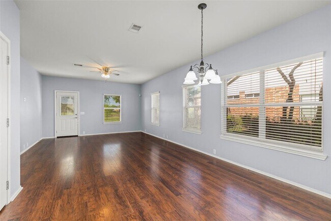 Photo - 510 Honeysuckle Vine Dr