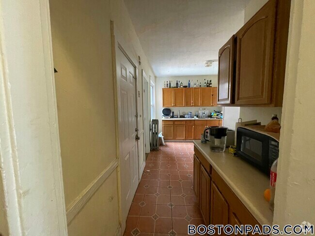 Building Photo - 192 Kelton St Rental
