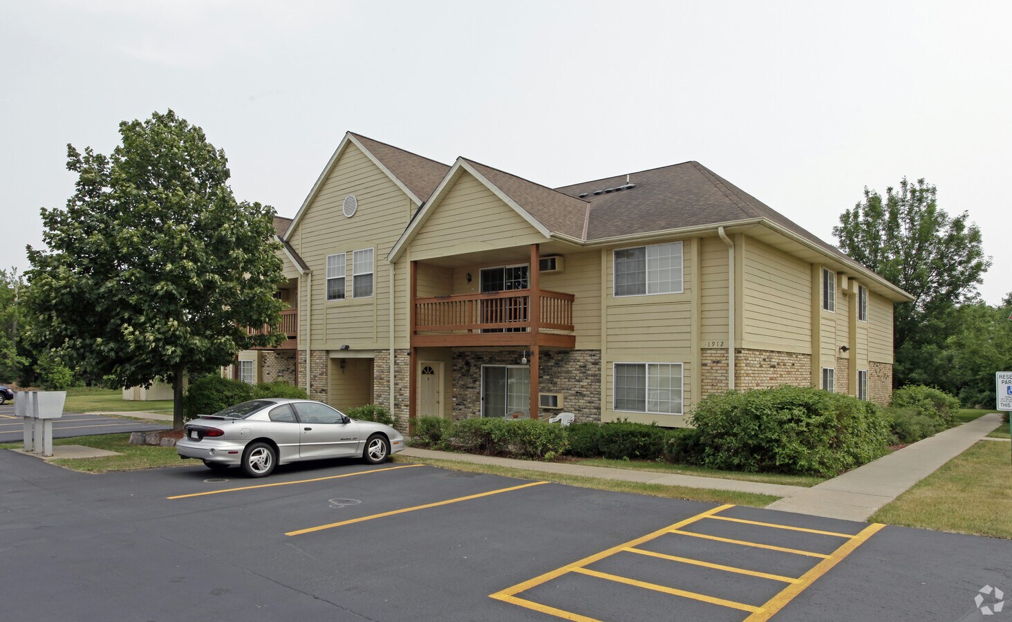 Photo - Arbor Heights Apartments