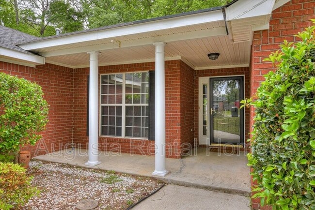 Photo - 690 Monroe St