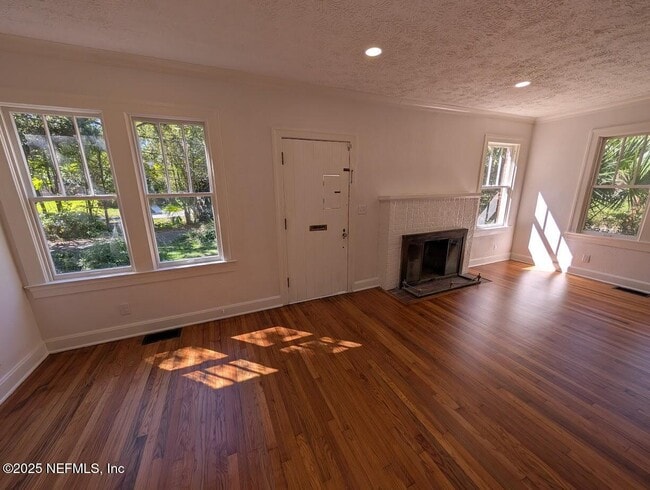 Photo - 1429 Azalea Dr