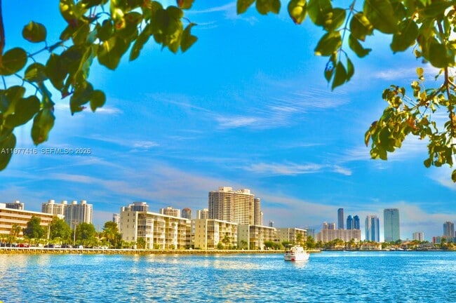 Building Photo - 2910 Point E Dr Unit M109