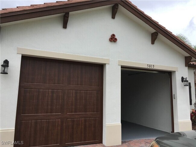 Photo - 5015 Milano St