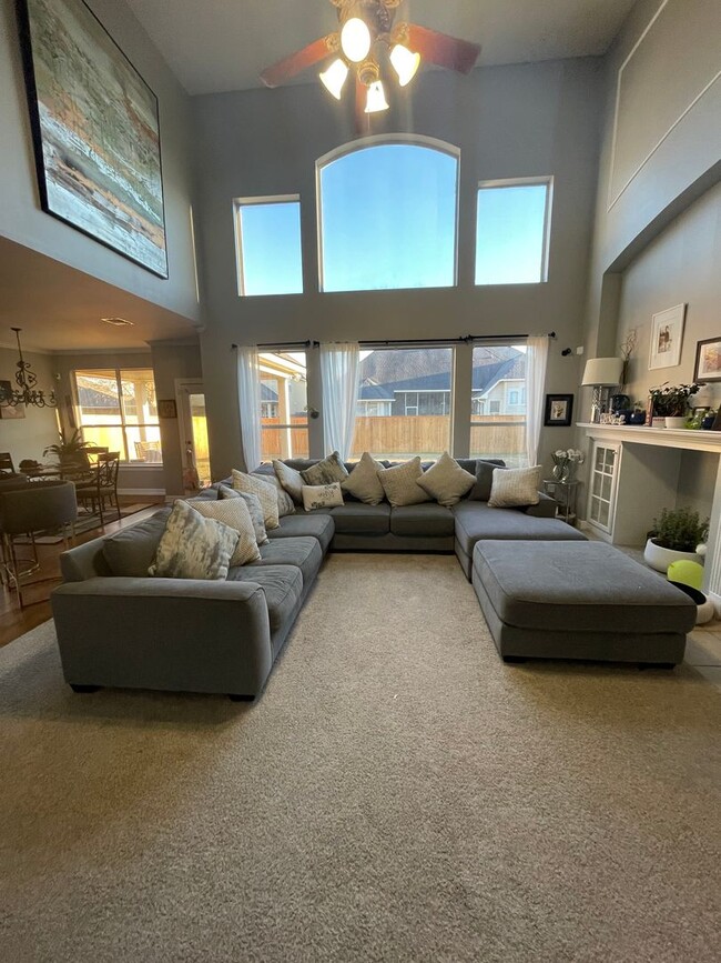 Photo - Gorgeous 5 Bedroom Home in The Haven!