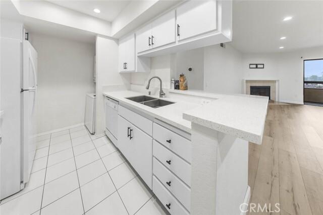 Photo - 424 Oak St Unit 324