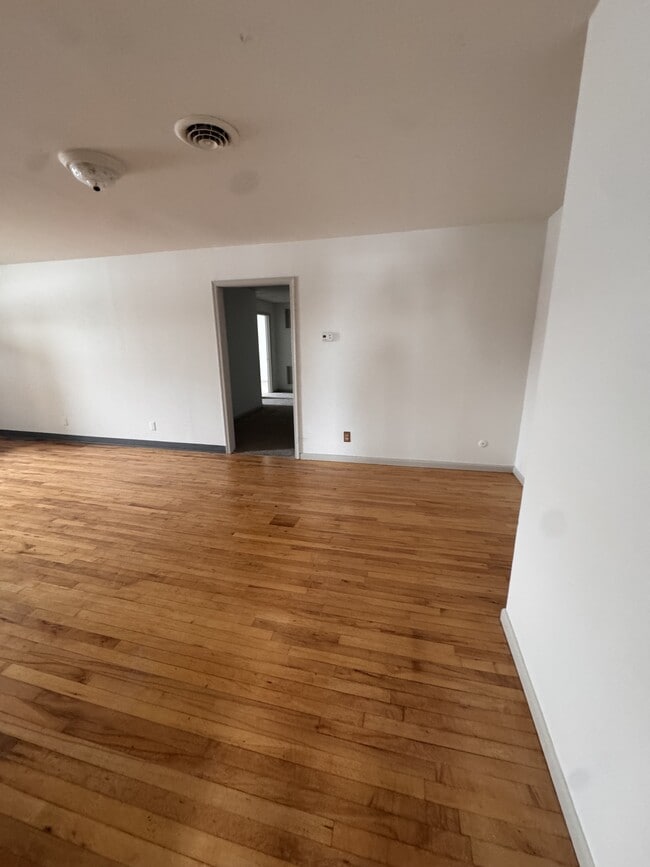 Photo - 643 S Wood St