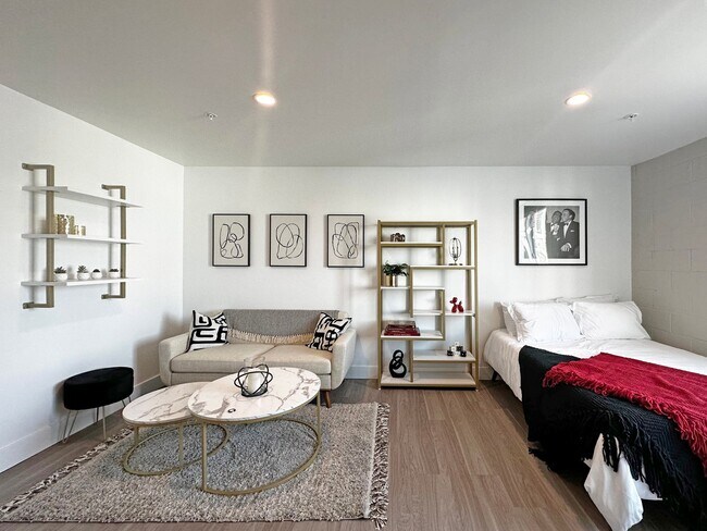 DLUX Lofts - Modern Downtown Studios
