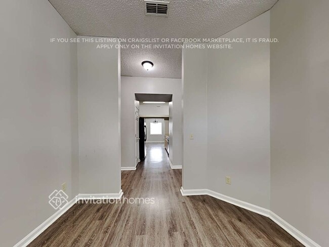 Photo - 1995 Hovington Cir W