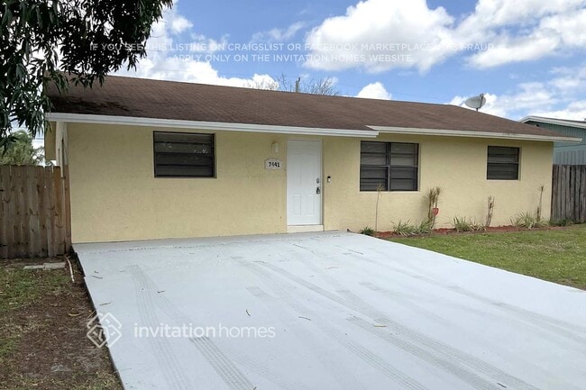 Photo - 7441 Douglas St