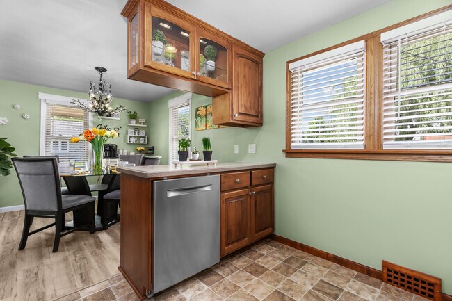 Photo - 302 E Wilson Ave