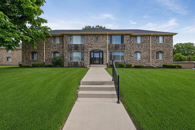 Stone Point Exterior | Apartments