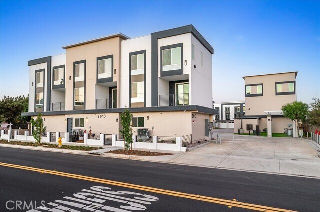 9613 Juniper Ave Unidad 2