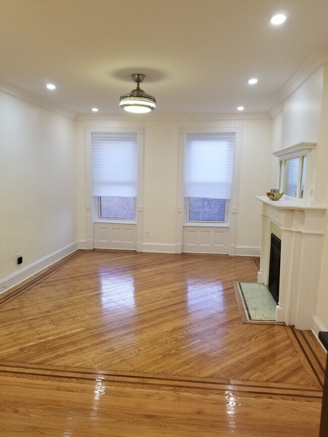 Living Room - 121 Brooklyn Ave Apartments Unit 3