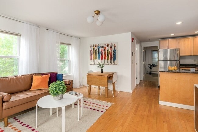 Building Photo - 95 2nd St Unit 3