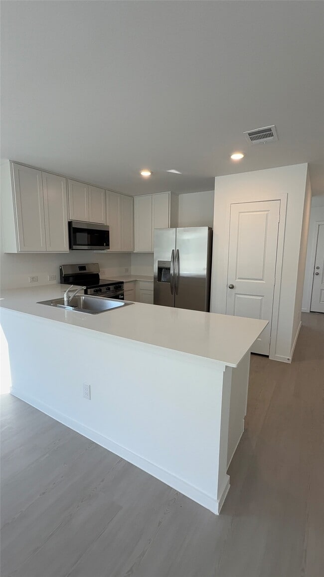 Photo - 331 Parkin Ct